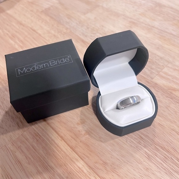 Men’s Wedding Band Silver Tungsten NEW in box size 8.5